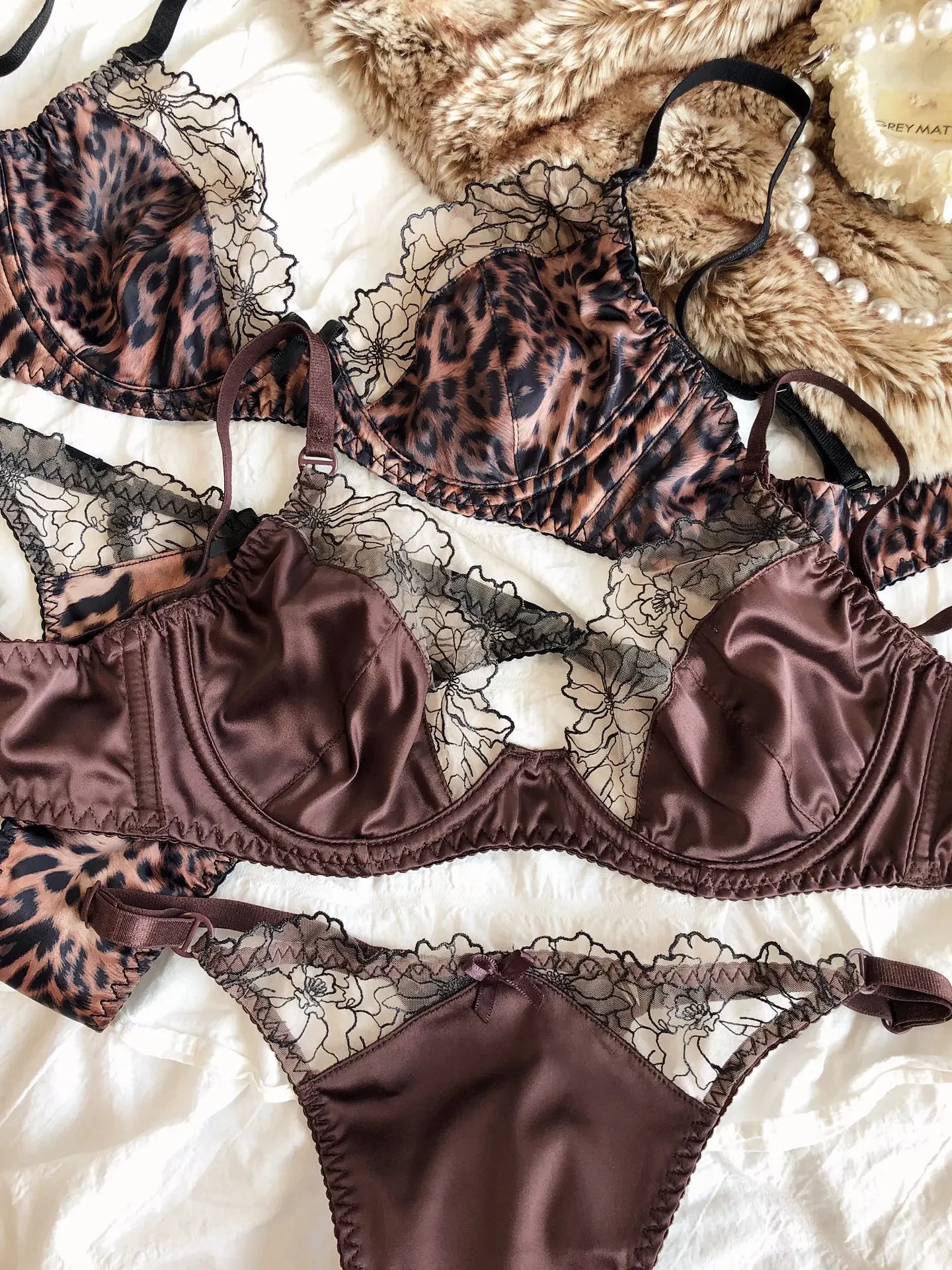 2 Pcs High Quality Women Lingerie Set Sexy Ultra Thin Satin Lace Splicing Bras French Leopard Print Underwear Bra and Thong Sets